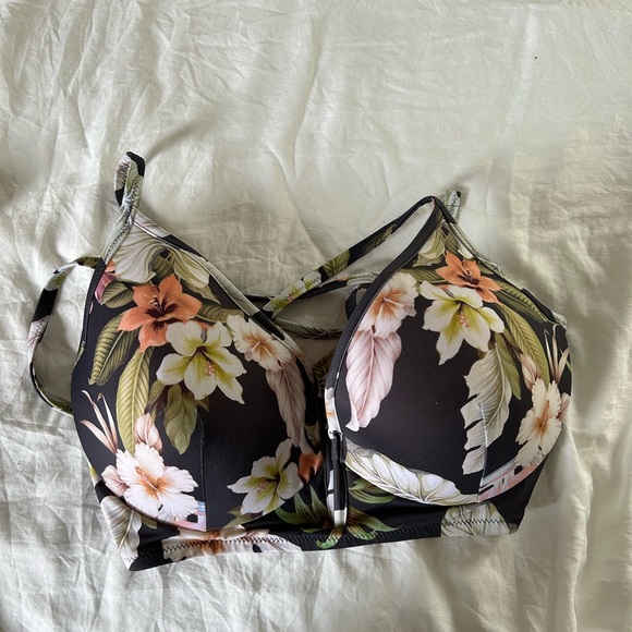Shade & Shore NWT Dream Gray Floral Light Lift Criss Cross Back Bikini Top 34DD - Picture 3 of 5
